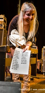002 Happening s B&aacute;rou &Scaron;pot&aacute;kovou   Tři Sestry, Wohnout W3S Tour